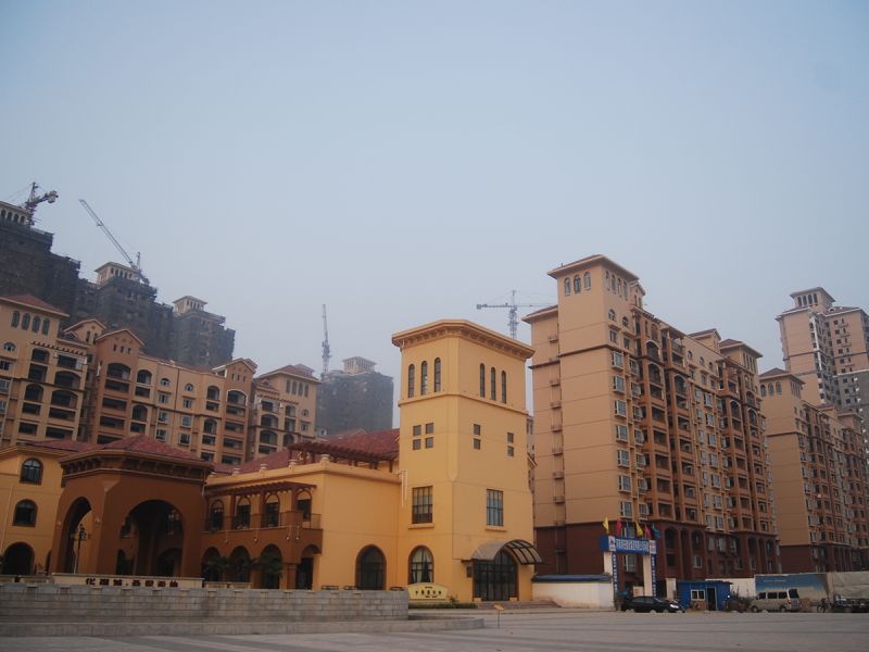 華強(qiáng)城一期二標(biāo)段工程（2010年省文明工地、省“結(jié)構(gòu)中州杯”工程）